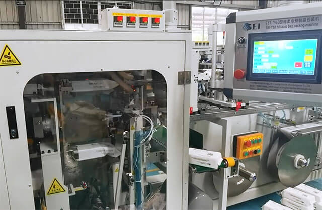 全自動洗臉巾包裝機(jī)
