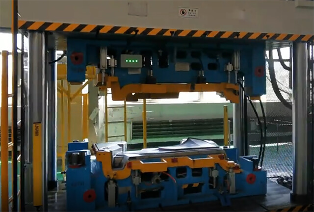 汽車(chē)內(nèi)飾件熱壓成型機(jī)